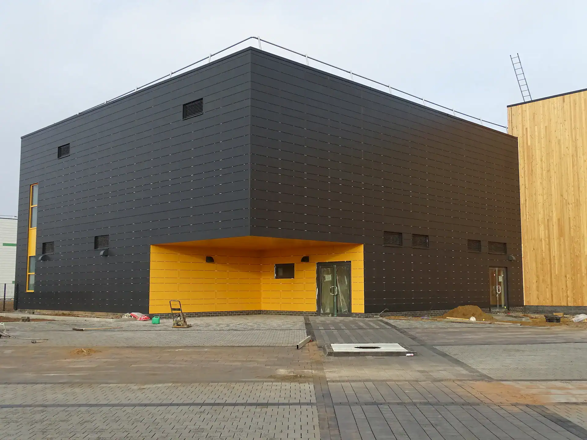 S & G Industrial Roofing Ltd’s installation of Rockpanel rainscreen façade at Moreton Hall School, combining high-quality materials with a precision-fit framework.